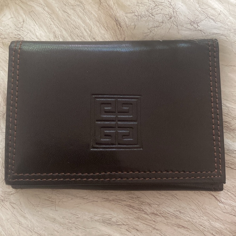 ✔️Givenchy Vintage Leather Key Case
